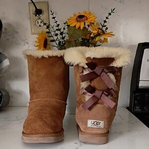 UGG Tan Suede Boots with Cream Fur and Bows